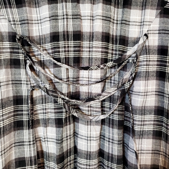 Torrid Black White Plaid Collared Tunic with Bell Cuff and Corset Back Size 2 - Picture 9 of 14